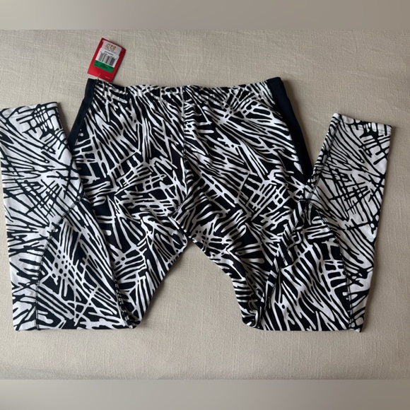 NWT Nike Black and White Leggings - Picture 3 of 3